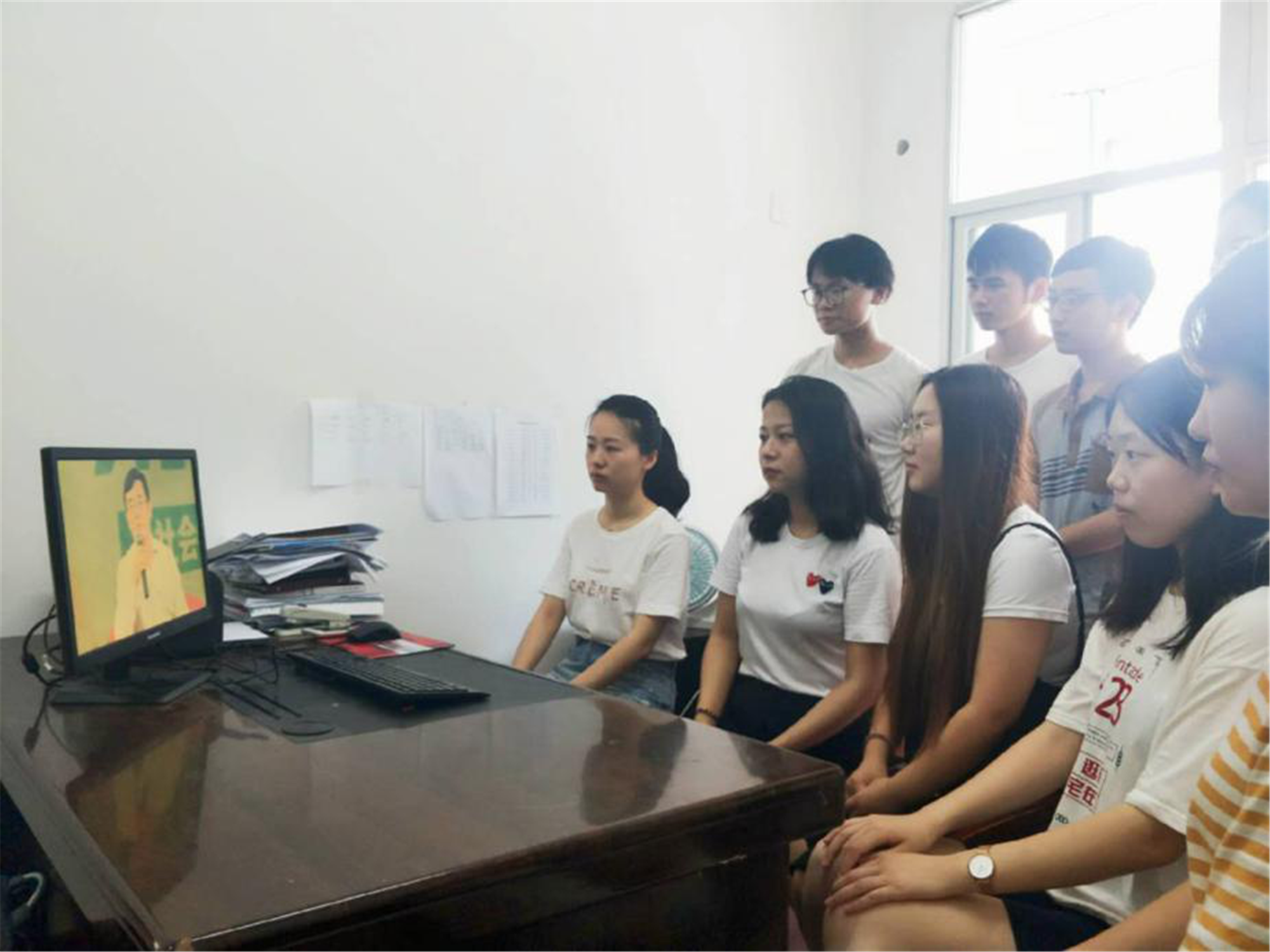 分会场各学院组织学生收看1.png