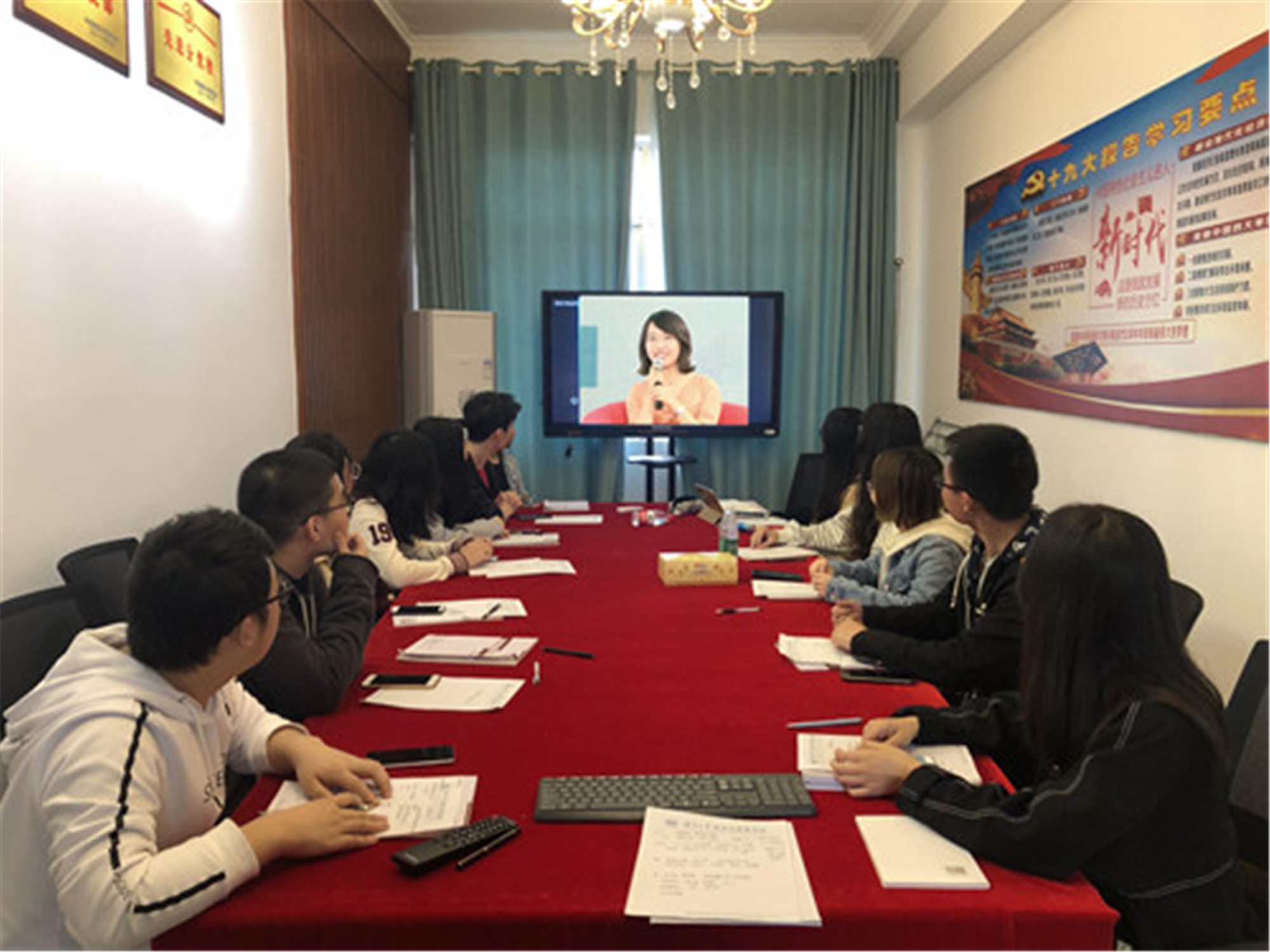 分会场各学院组织学生收看5.png